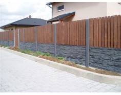 Betonový plot s dřevěnou výplní VIZ REFERENCE
